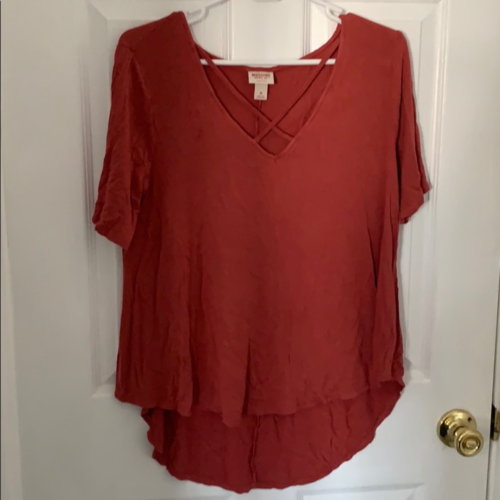Flows T-shirt with cross cross front